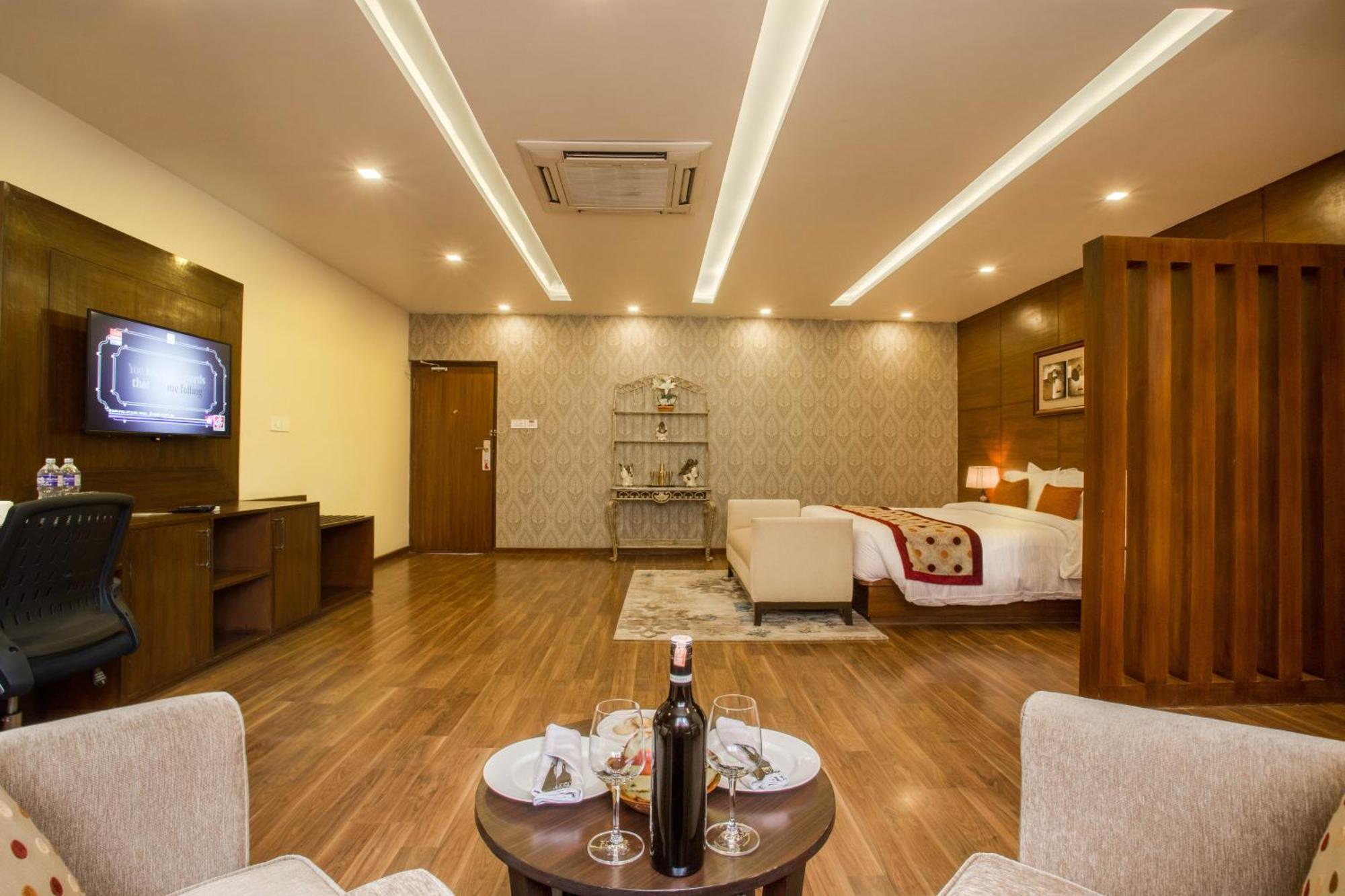 Yatri Suites And Spa Kathmandu Room photo